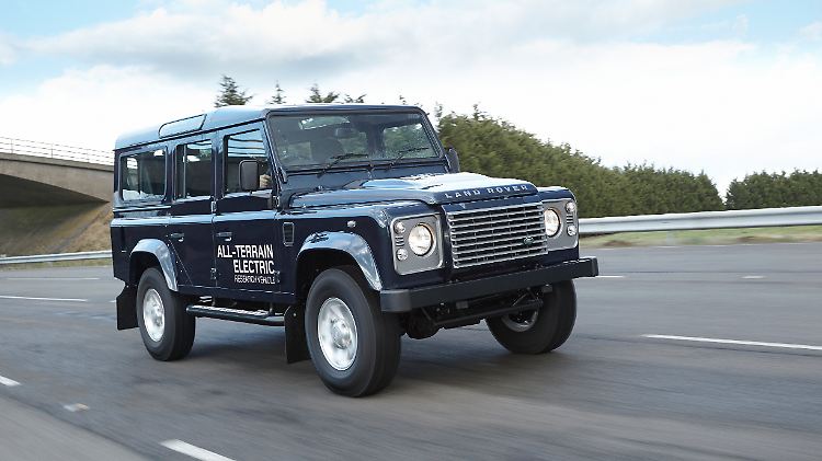 Bis zu 80 Kilometer soll der Electric Defender mit einer Batteriefüllung auf der Straße zurücklegen können.