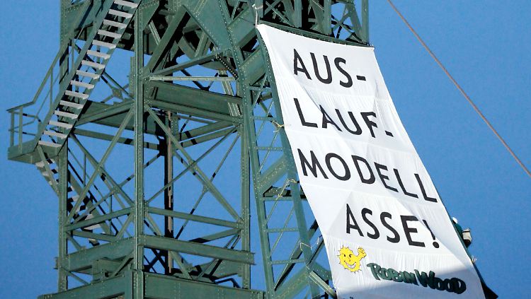 Eine Reihe von Erleichterungen im Bergbaurecht sollen die Bergung des radioaktiven Mülls beschleunigen.