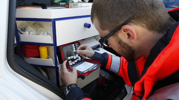 Rettungsassistenten sollen künftig mehr Aufgaben übernehmen und dafür besser qualifiziert werden.