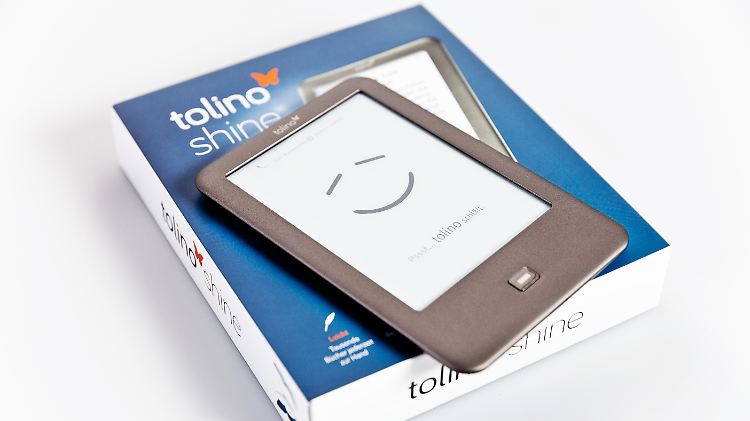 Eine Besonderheit des "Tolino"-Konzepts: E-Books von verschiedenen Anbietern lassen sich in einer Daten-Cloud speichern. So sind sie jederzeit auf verschiedenen Endgeräten nutzbar. Eines ist das "Tolino Shine".