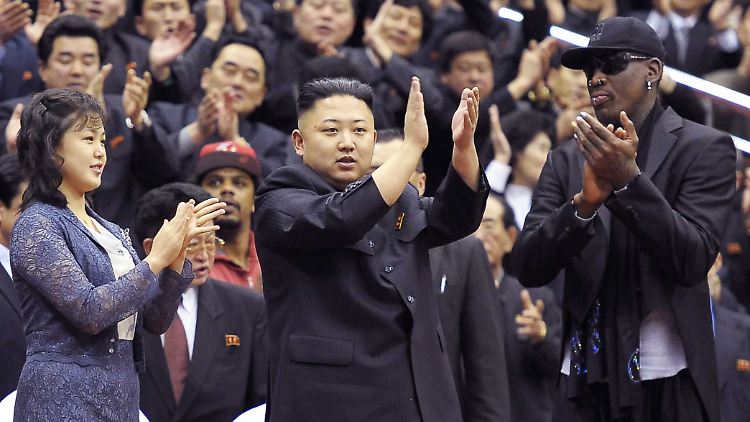 Kim Jong Un und Rodman in Applaus vereint.