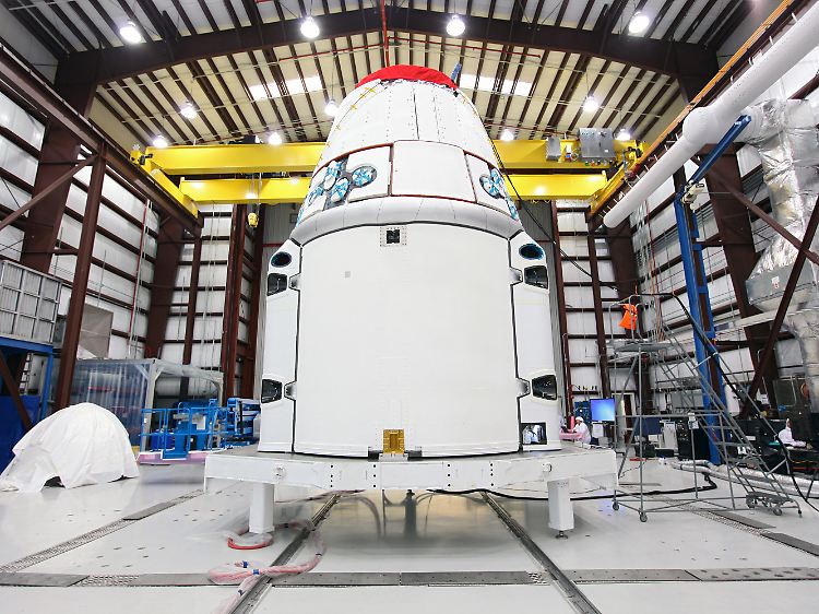 Daumen hoch für alle vier Antriebseinheiten: Nasa, ISS-Besatzung und SpaceX atmen erleichtert auf.