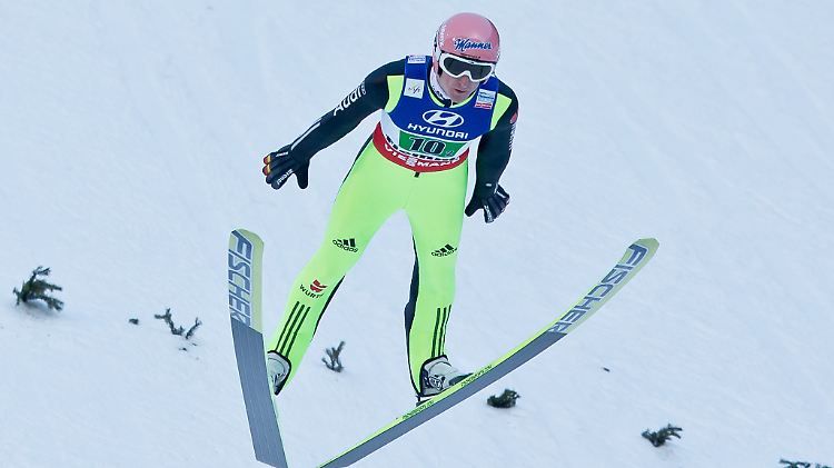 Doch noch eine Medaille: Im Teamwettbewerb klappte es für Deutschlands Vorspringer Severin Freund endlich mit Edelmetall.