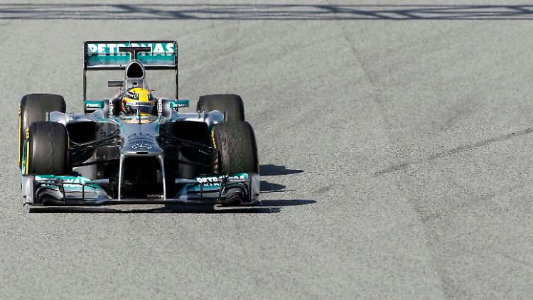 2013-03-02T143845Z_01_BAR118_RTRMDNP_3_MOTOR-RACING.JPG1925399884036362106.jpg