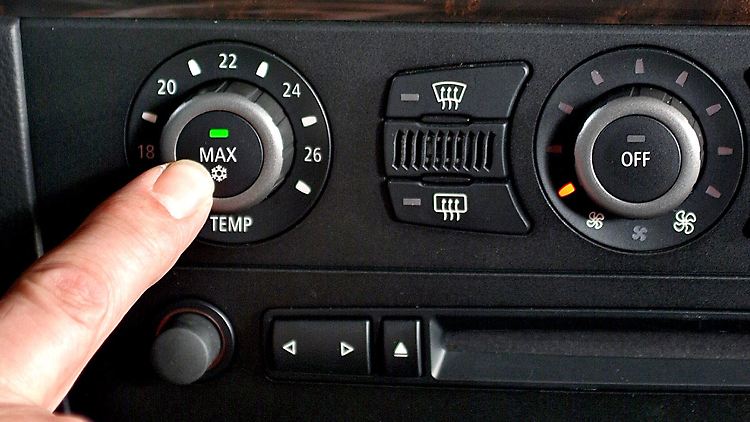 Keine schöne Aussichten: Wenn der Motor zu heiß wird, kann eine voll aufgedrehte Heizung helfen.