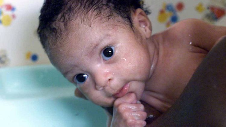 Nicht im Mutterleib, sondern bei der Geburt stecken sich die Kinder von Müttern mit einer HIV-Infektion an (Archivbild).