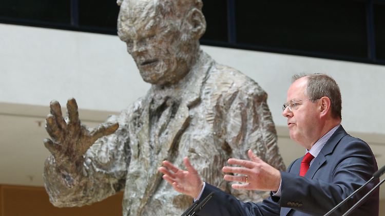 Mit Willy Brandt, Peer Steinbrück und einem überzeugenden Wahlprogramm will die SPD den Regierungswechsel schaffen.