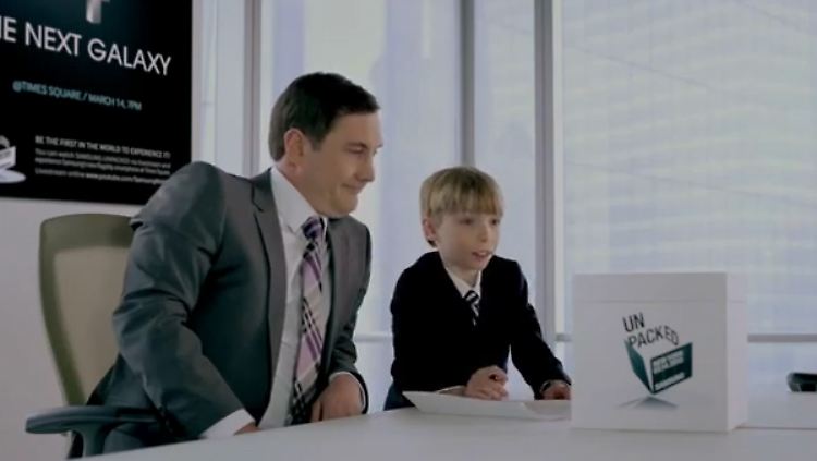 Der Screenshot zeigt eine Szene aus dem Werbevideo von Samsung.