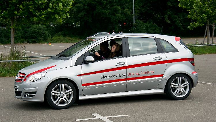 Stress im Verkehr gibt es nicht nur hinter dem Lenkrad. Jugendliche sollen sich mit dem Kurs dem Gruppenzwang entziehen können.