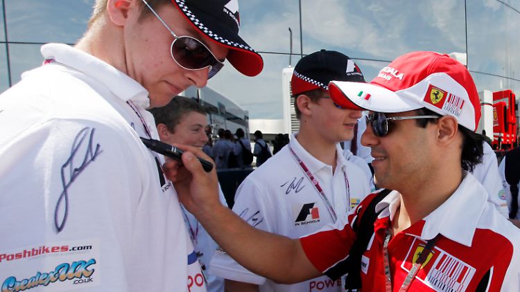Ferarri-Pilot Felipe Massa sieht sein Fahrzeug am entscheidenden Punkt angekommen.