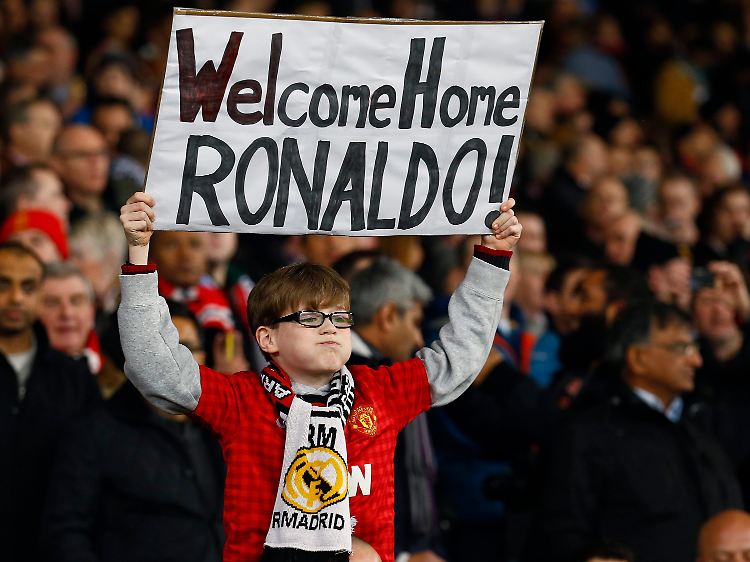 "Willkommen Zuhause, Ronaldo": Vor seinem Siegtreffer waren die United-Fans dem Portugiesen noch wohlgesonnen.