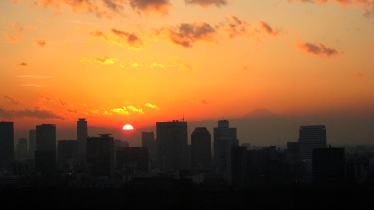 Die Sonne über Tokio: Am Aktienmarkt jubilieren die Anleger.