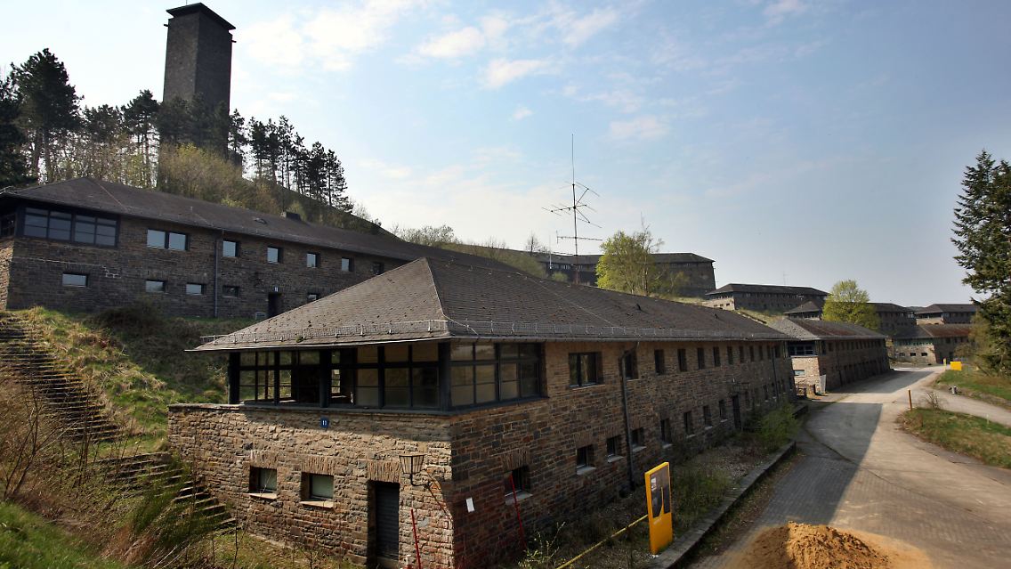 Die Burg Vogelsang, ehemalige Ordensburg der Nationalsozialisten, in Gemünd.
