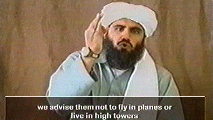 Videobotschaft aus dem Mai 2002: Angeblich zeigt sie Abu Ghaith in typischer Bin-Laden-Pose.