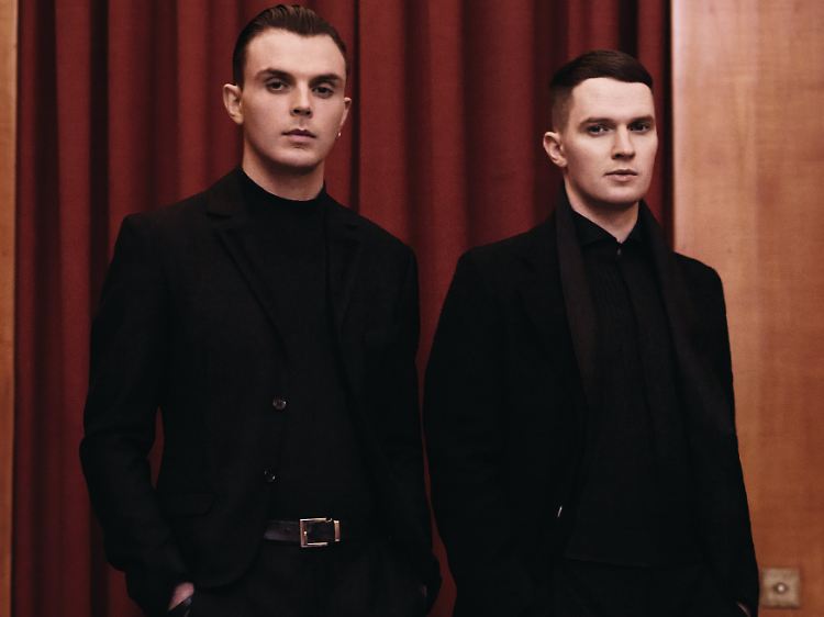 Für die Arbeit an "Exile" sperrte sich das Duo erneut in eine Wohnung in Manchester ein.