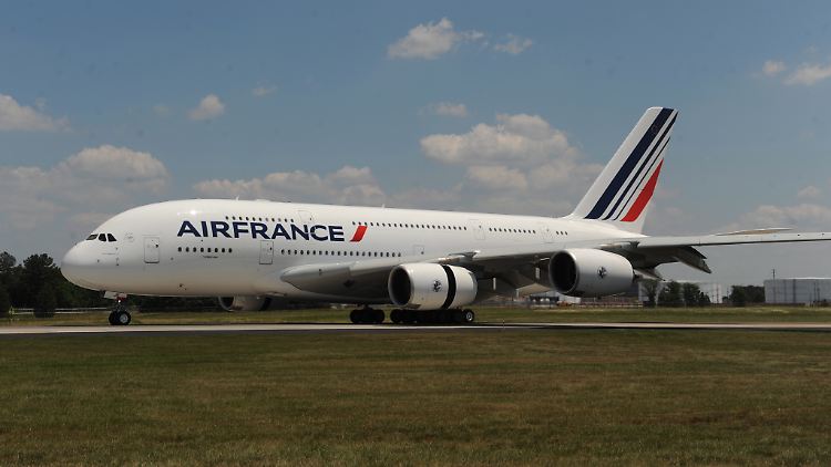 Warum denn auch nicht: Pilotin Heitz hebt mit ihrem rund 500-Tonnen schweren Arbeitsgerät zum Routineflug ab.