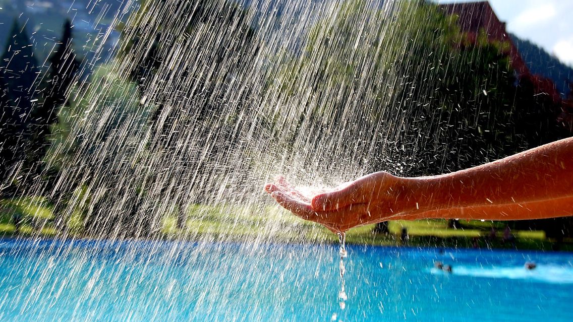 Eine kühle Dusche hilft meist mehr als kleine Klimageräte.