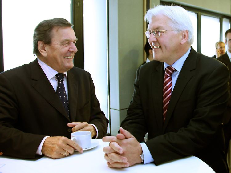 Gerhard Schröder und Frank-Walter Steinmeier haben ihrer SPD sehr viel zugemutet.