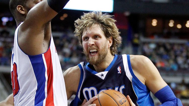 Dirk Nowitzki setzt sich durch.