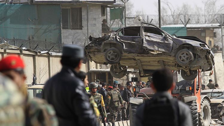 Die Taliban bekannten sich umgehend zu dem Anschlag.