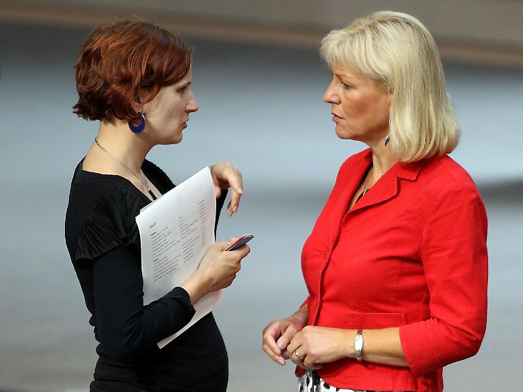 Linke Frauen im Parlament: Dagmar Enkelmann mit Parteichefin Katja Kipping.
