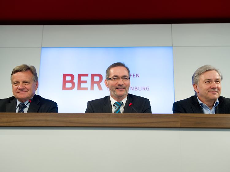Wird jetzt alles besser: Hartmut Mehdorn, Matthias Platzeck und Klaus Wowereit bei der Vorstellung des neuen Chefs (v.l.n.r.).