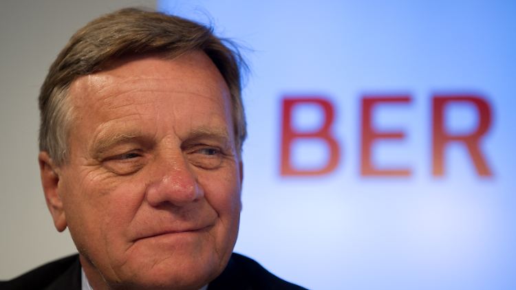 "Ich bin sicher, Hartmut Mehdorn folgt auch ein Stück weit einer patriotischen Berufung, eine solche Herausforderung von nationaler Tragweite anzupacken und den BER zum Erfolg zu führen."
