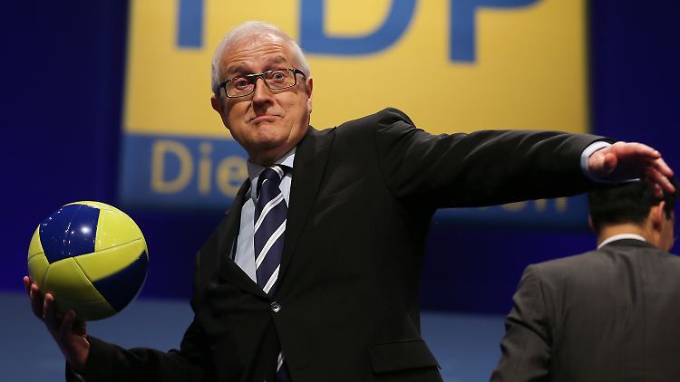 Für eine ausgefallene Pose steht Brüderle immer gern zur Verfügung.