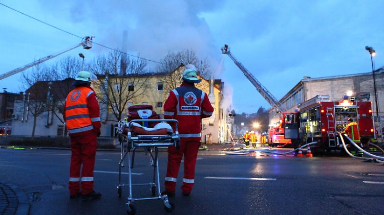 Die Feuerwehr ist seit vier Uhr früh im Einsatz.