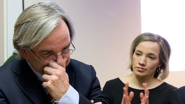 Helmut Müller hat die Niederlage nicht erwartet. Auch Bundesfamilienministerin Kristina Schröder ist geschockt.