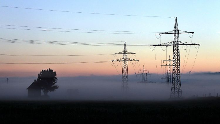 Bei Stromleitungen die Verluste minimieren - ein wichtiges Forschungsfeld mit vielen Anwendungsmöglichkeiten.
