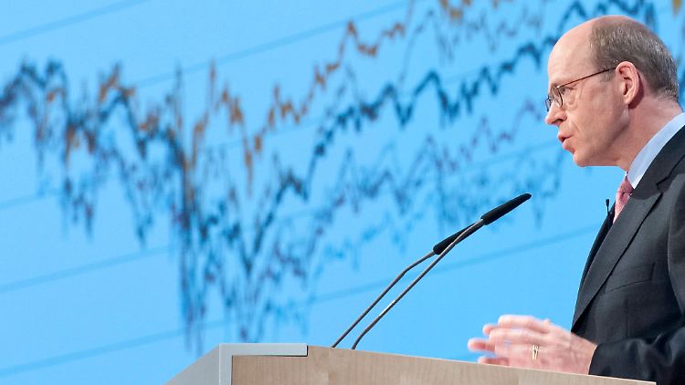 Bilanzpressekonferenz in München: Nikolaus von Bomhard spricht.