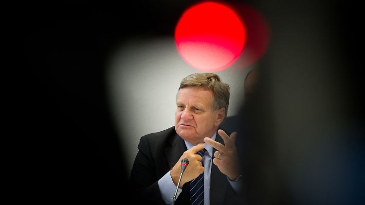 Hartmut Mehdorn verabschiedet sich von Air Berlin - und startet beim Hauptstadtflughafen durch. 
