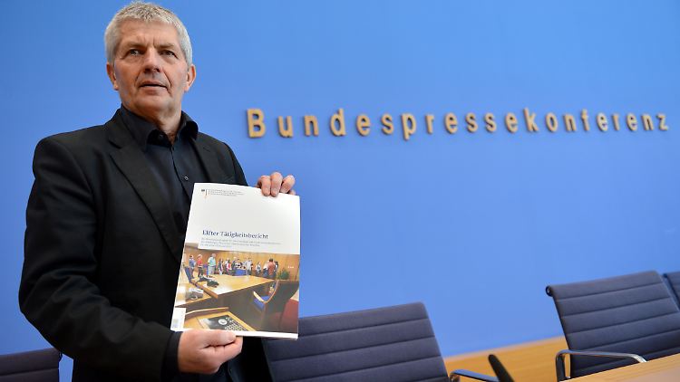Roland Jahn, Bundesbeauftragter für die Stasi-Unterlagen, will die frühere Stasi-Zentrale in Berlin umbauen lassen.