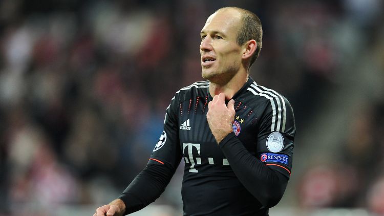 Das Trikot passt wie angegossen: Arjen Robben.