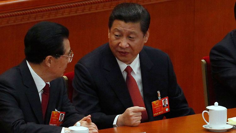 Xi Jinping (re.) im Gespräch mit seinem Vorgänger Hu Jintao (li.)