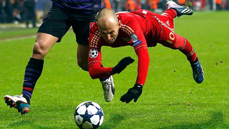 Abgeschmiert: Bei den Bayern hängt derzeit nicht nur Arjen Robben in der Luft.