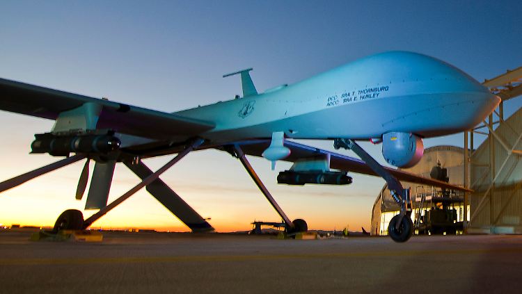 Die Kampfdrohne vom Typ "Predator" kann mit Luft-Boden-Raketen und Luft-Luft-Raketen ausgerüstet werden.