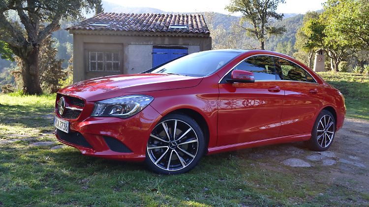 Der CLA glänzt mit einer in sich geschlossenen Linie, die das Kompakt-Coupé extrem dynamisch macht.