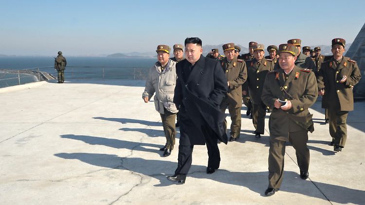 Kim bei der Besichtigung von Verteidigungsanlagen in Nordkorea.