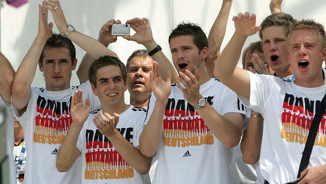 2006 am Brandenburger Tor: Gemeinsam mit rund einer Million Fans feierte die DFB-Elf den dritten Platz bei der WM.