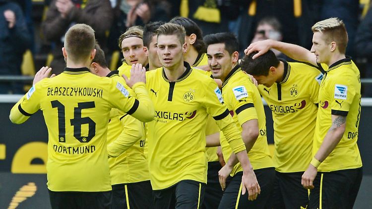Starker Auftritt: Dortmunds Spieler feiern gegen den SC Freiburg.