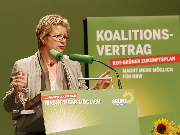 Löhrmann spricht vom Aufbruch in die Zukunft.