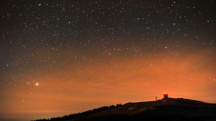 Blick in den Sternenhimmel über der Wasserkuppe in der Rhön: Hier ist Lichtverschmutzung kein Thema.