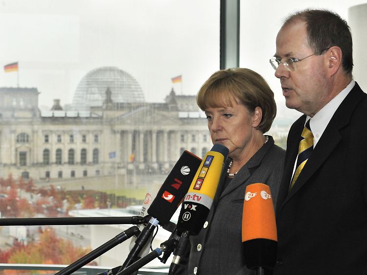 Oktober 2008: Die Bundesregierung übernimmt erstmals eine Komplettgarantie für private Spareinlagen (Archivbild).