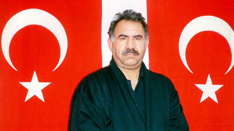 Öcalan nach seiner Festnahme durch türkische Spezialkräfte im Winter 1999 in Kenia.