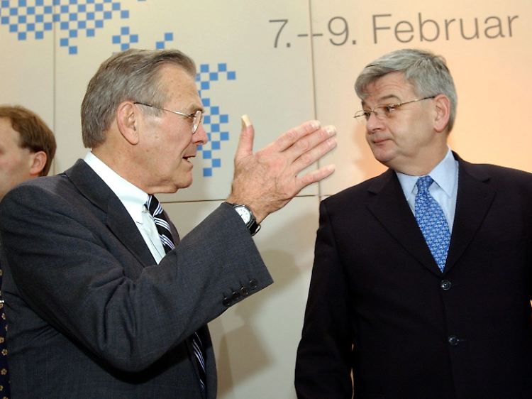 "I'm not convinced", sagte der deutsche Außenminister Joschka Fischer zu Rumsfeld 2003 zum Auftakt der 39. Internationalen Sicherheitskonferenz in München zum Thema Irak-Einsatz.