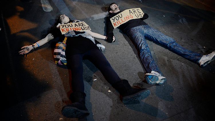 Proteste auf Zypern gegen die Zwangsabgabe auf Bankguthaben.