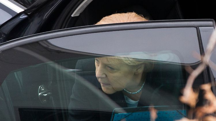 Angela Merkel beharrt darauf, dass Zyperns Bankensektor seinen Beitrag leistet.