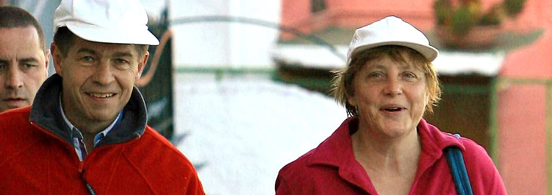 Bundeskanzlerin Angela Merkel und Ehemann Joachim Sauer während ihres Urlaubs auf Ischia im April 2006.